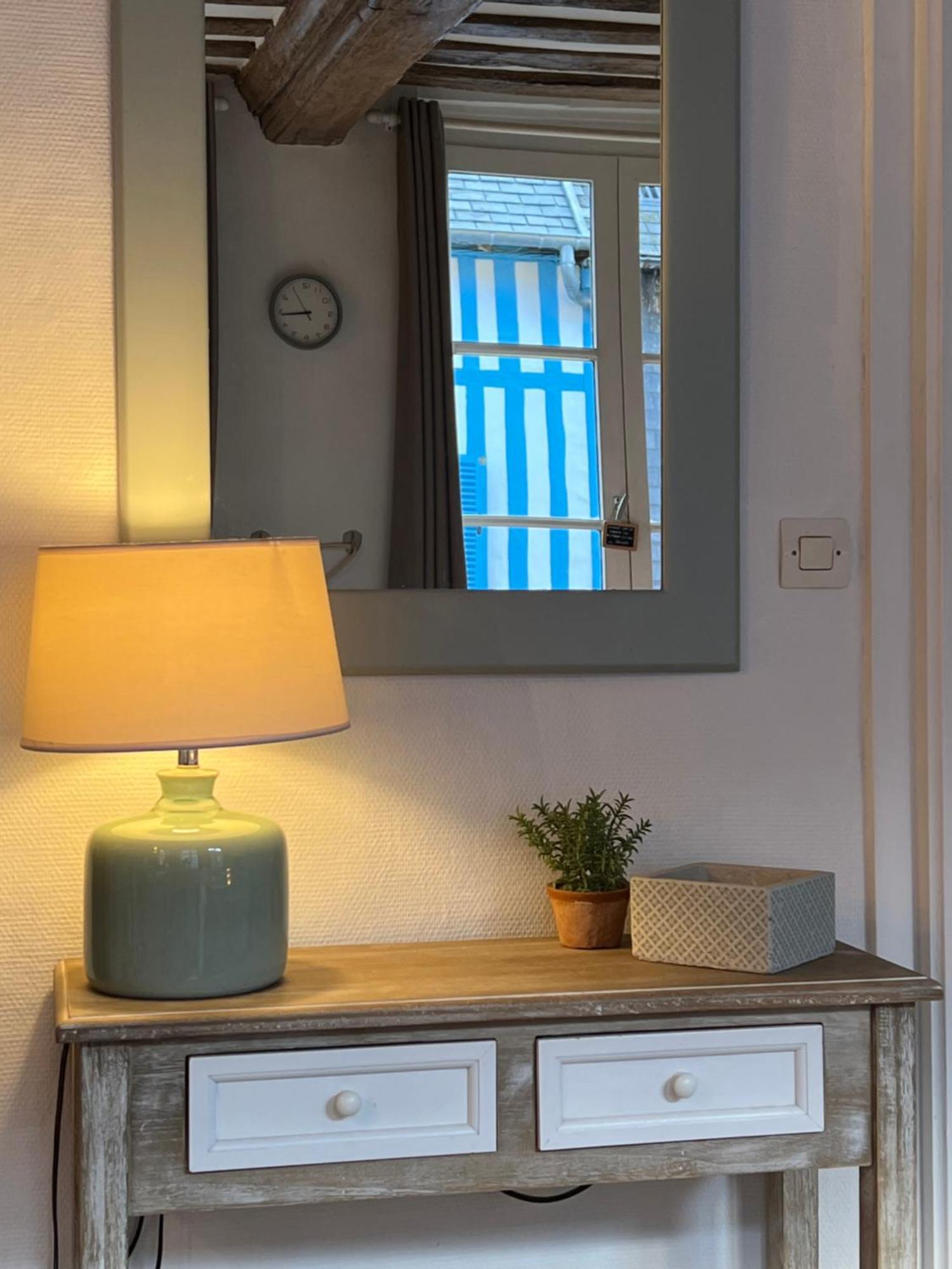 Une Pause Chez Julien, Appartement Lumineux Et Idealement Situe! Honfleur Kültér fotó