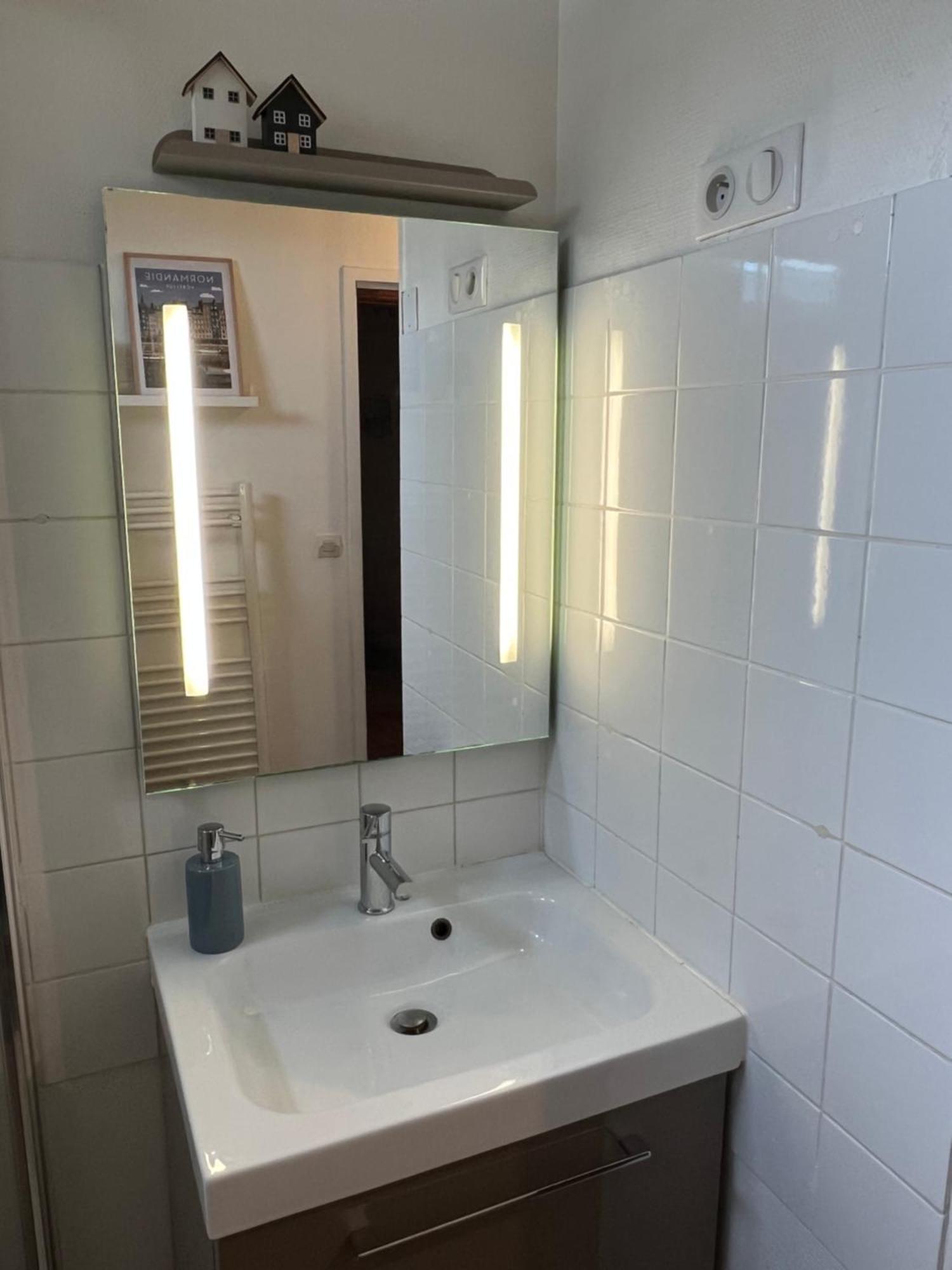 Une Pause Chez Julien, Appartement Lumineux Et Idealement Situe! Honfleur Kültér fotó
